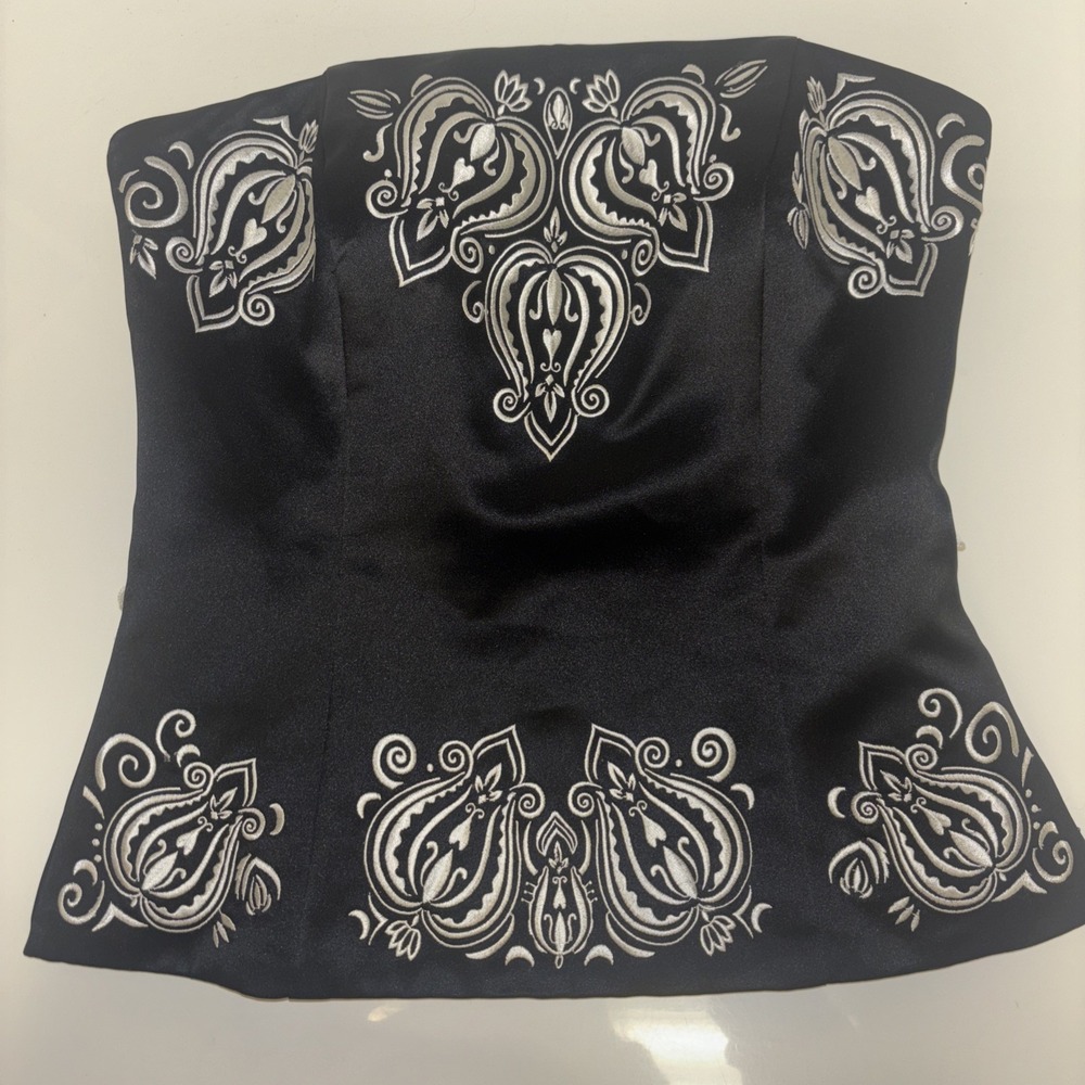 White House Black Market Sz 2 Sm Holiday Top Blouse Shirt Party Black Embroidery - Picture 2 of 8